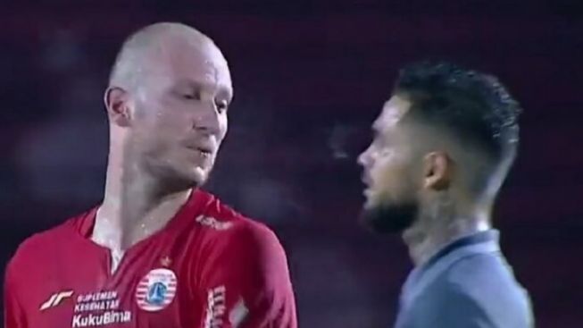 Merasa Diprovokasi, Diego Michiels Bantah Ludahi Pemain Persija Lebih Dulu