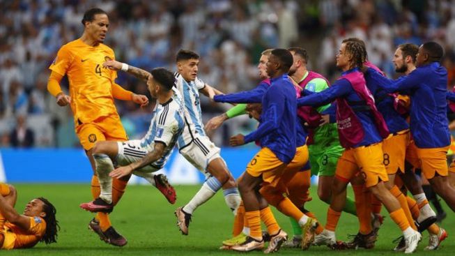 Leandro Paredes Bikin Ribut Tendang Bola ke Bench Belanda, Warganet: Abduh Lestaluhu Cabang Argentina
