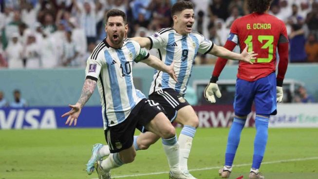 Kisah Lionel Messi dan Julian Alvarez: Penggemar Waktu Kecil, Kini Jadi Duet Mematikan Timnas Argentina