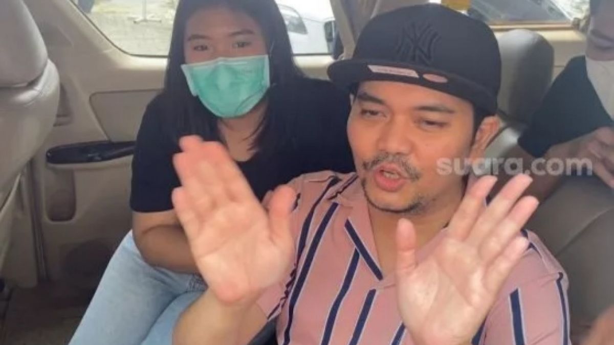 Indra Bekti saat check up ke Rumah Sakit Abdi Waluyo, Senin (27/2/2023). [Suara.com/Adiyoga Priyambodo]
