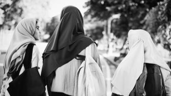 Kisah Siswa SMAN 1 Banguntapan yang Dipaksa Pakai Hijab Hingga Depresi