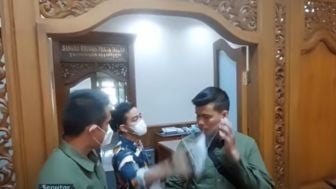 Aksi Gibran Buka Masker Paspampres Tuai Pro-Kontra Warganet, Ini Alasannya