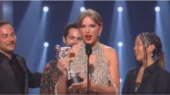 Video Taylor Swift All Too Well Menang Best Long Form Video MTV VMA 2022
