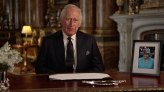 Krisis Biaya Hidup di Inggris, Raja Charles Bagi-bagi Bonus Gaji untuk Staf Kerajaan
