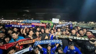 Aksi Solidaritas Antar Suporter untuk Kanjuruhan, Gelar Doa Bersama di Stadion Mandala Krida Jogja