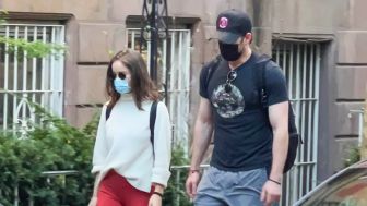 Chris Evans Disebut Pacari Artis Cantik Portugal, Berikut Sosok Alba Baptista