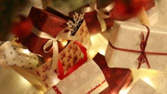 10 Inspirasi Kado Natal untuk Pacar yang Akan Membuatnya Makin Cinta