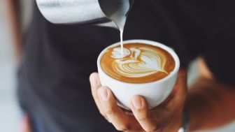 Viral Bayi Diberi Minum Kopi Susu, Simak Penjelasan Dampaknya Menurut Medis