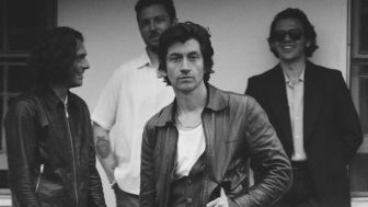 Profil Alex Turner, Vokalis Arctic Monkeys yang Hebohkan Penggemar Indonesia