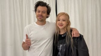 Harry Styles Konser di Korea, Rose Blackpink hingga V BTS Kompak Nonton