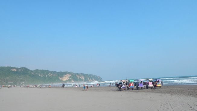 Sedang Dikaji Retribusi Malam Hari Kawasan Pantai Parangtritis, Setuju?