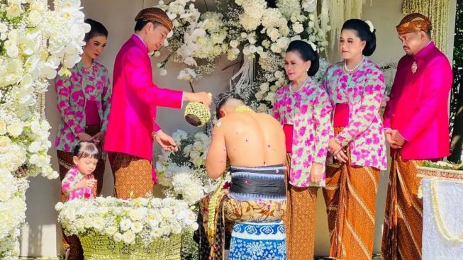 Gelar Prosesi Siraman Kaesang Pangarep, Presiden Jokowi Malah Minta Maaf?