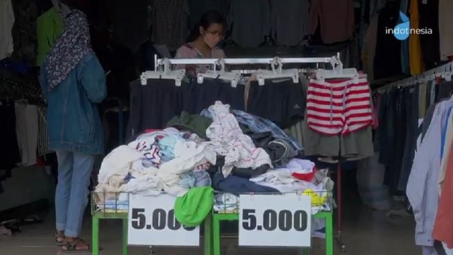 Jadi Alternatif Busana Murah, Berikut Tips Beli Baju Bekas Di Thrift Shop