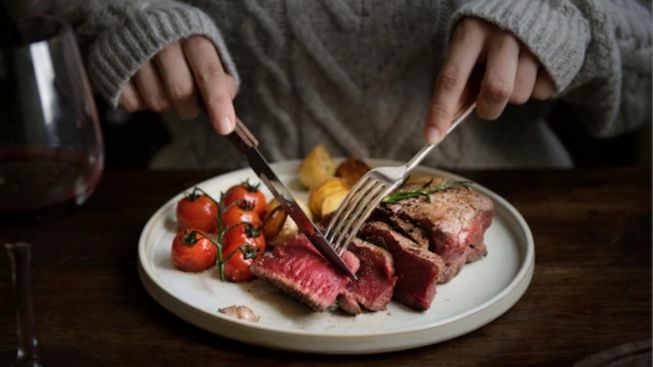 Stop, Jangan Kebanyakan! Berikut Porsi Makan Daging Per Hari yang Dianjurkan