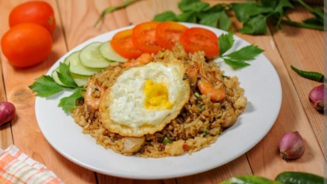 Serba-serbi Nasi Goreng, Makanan Kesukaan Suga BTS Saat ke Indonesia