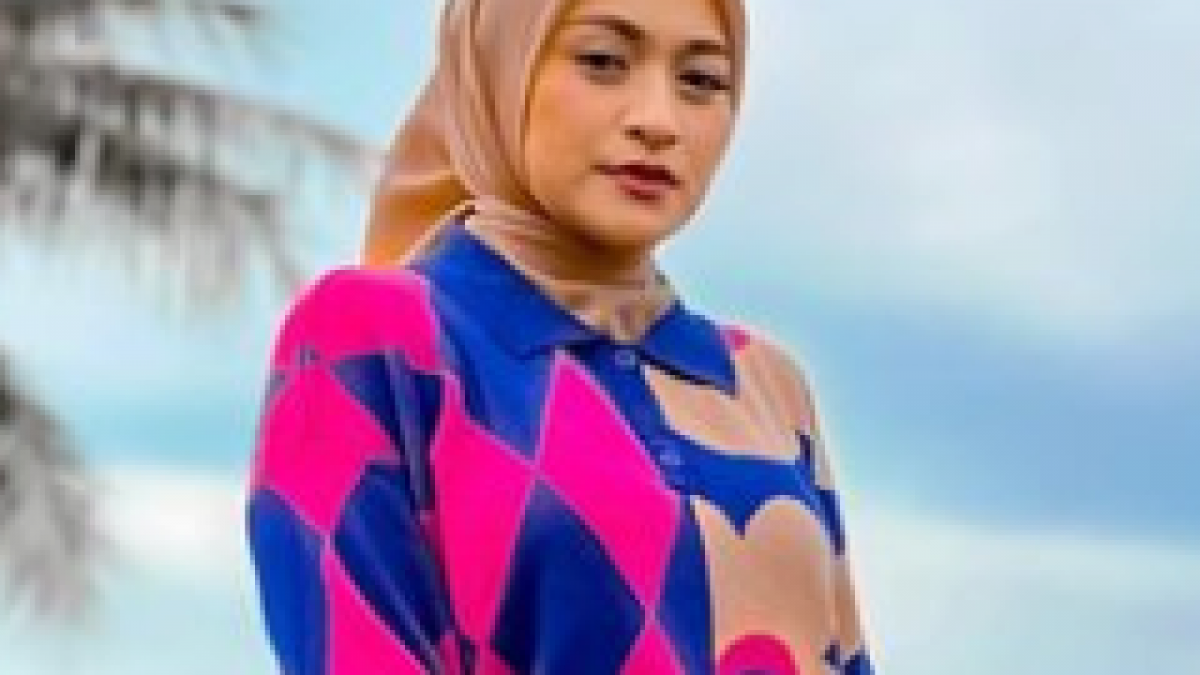 nathalie holscher [[nathalie holscher/Instagram]]