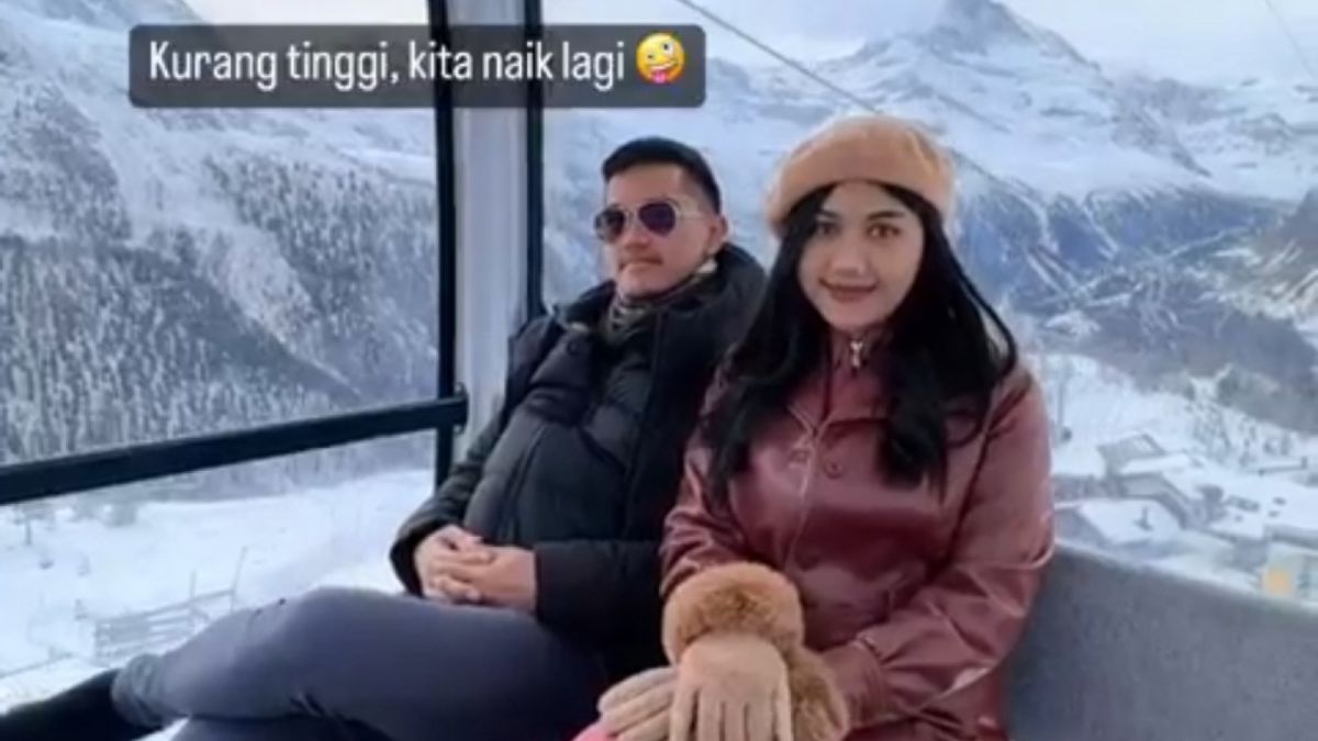 Kaesang dan Erina Naiki Kereta Gantunf Swiss [[Instagram/@fraulila]]