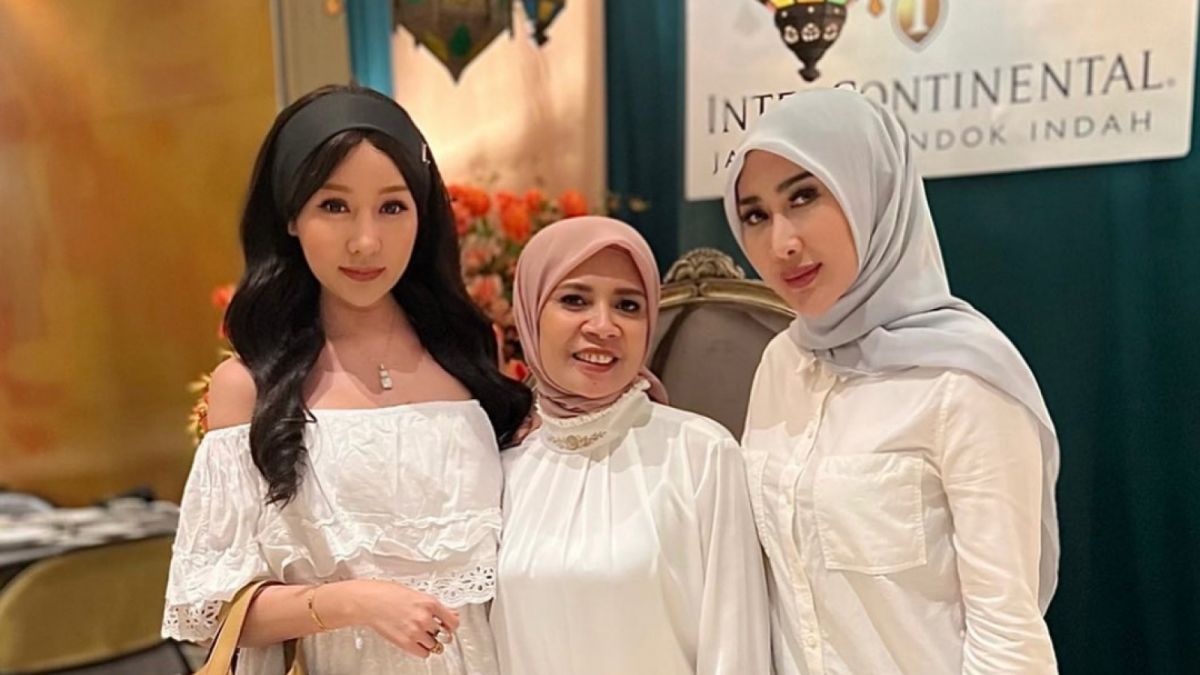 Tampil Cantik di Acara Bukber [[Instagram/@lucintaluna_manjalita]]