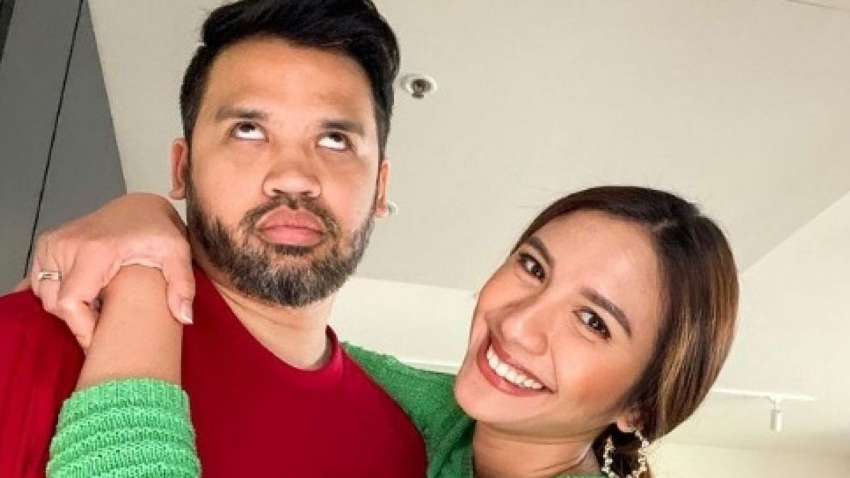 Acha Sinaga dan suami [Instagram/achasinaga] [Instagram/achasinaga]