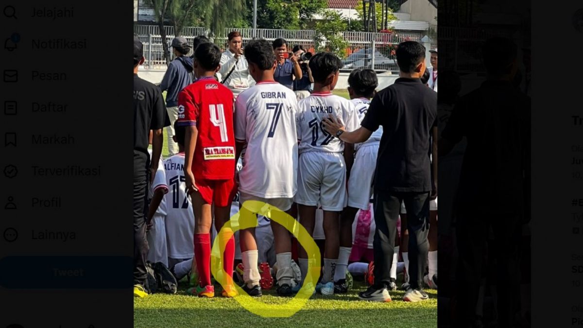 Seorang pemain mengenakan jersey bertuliskan Gibran mengikuti coaching clinic Jeonbuk Hyundai Motors. [Twitter @mafiawasit]