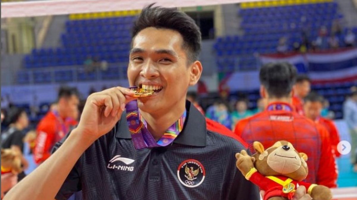 Rivan Nurmulki saat menunjukkan medali di ajang SEA Games 2019. [Instagram @rivannurmulki]
