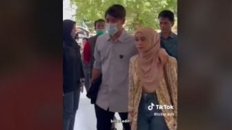 Bantu Warga Cianjur, Rizky Billar dapat Nasehat dari Sang Bupati: Harus Sayang Sama Dede!