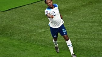 Rumahnya Disatroni Perampok, Winger Lincah Inggris Sterling Terpaksa Tinggalkan Qatar