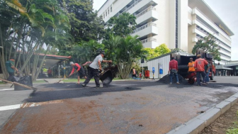 Bersolek Sambut Pernikahan Kaesang-Erina, Jalan di Depan Pendopo Royal Ambarrukmo Diaspal Ulang