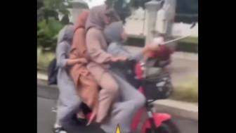 Viral Perempuan Bonceng Empat Naik Skuter Sambil Selfie di Malioboro, Aksinya Banjir Kecaman