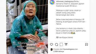 Warganet Teriris Hatinya Lihat Nenek Ini Jual Jajanan Hujan-hujan