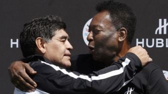 6 Kisah Perseteruan Pele dan Maradona Bertahun-tahun, Tapi Endingnya Salaman dan Berpelukan