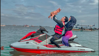 Ria Ricis Tuai Kritik Netizen Usai Ajak Moana Main Jetski di Bali