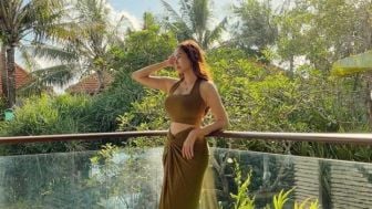 Unggah Foto dengan Pakaian Seksi, Instagram Aura Kasih Langsung Diserbu Netizen: Maha Karya Made In Indonesia