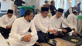 Wow! Bertemu di Tanah Suci Saat Umroh, Ganjar Pranowo Duduk Bersama dengan Ustaz Haikal Hasan