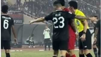 Kontroversi Marc Klok Jatuh Tanpa Didorong Doan Van Hau hingga Ricky Kambuaya Kena Jebakan Teman Sendiri