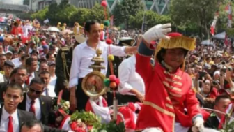 Diejek Tukang Andong, Jokowi Kasih Balasan Pedih ke Prabowo dengan Kirab Andong Usai Menangi Pilpres 2014