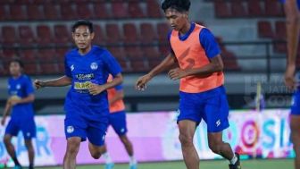 Lambaikan Tangan! Dihantam dari Penjuru Mata Angin, Arema FC Ingin Bubarkan Diri