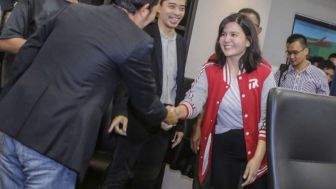 Ratu Tisha Resmi Calonkan diri Sebagai Waketum PSSI, Publik: Welcome Back..