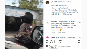 Kocak! Emak-emak Tetap Ngebut di Jalanan Meskipun Kaca Helm Tertutup Jilbab