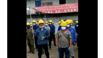 Beredar Video Diduga Barisan Pekerja China Bawa Sebilah Besi, Lanjut Bentrokan di PT GNI?