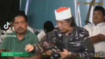 Sebut Jokowi Firaun, Cak Nun Trending Topic di Twitter, Publik Geram