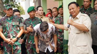 Disindir Netizen Tak Ada yang Simpati Saat Membungkuk di depan Prabowo, Jawaban Gibran: Lu Pikir ini Acara Stand Up Comedy