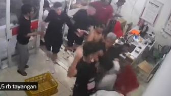 Video Viral Pemain Persis Solo Hajar Pelaku Pelemparan Bus Banjir Pujian Warganet: Salah Pilih Lawan!