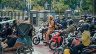 Naik Motor Saat Berangkat Kerja, Bobby Nasution Malah Dihujat Netizen: Emang Hebatnya di Mana Pak?