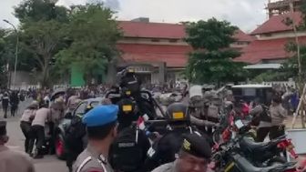 Bentrokan Suporter vs Polisi Pecah di Stadion Jatidiri, CEO PSIS Semarang: Kami Minta Maaf ke Masyarakat
