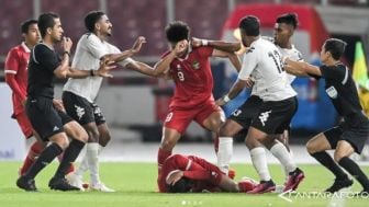 Ini Video Detik-detik Pemain Timnas Fiji U-20 Bogem Mentah Frengky Missa dan Hokky Caraka