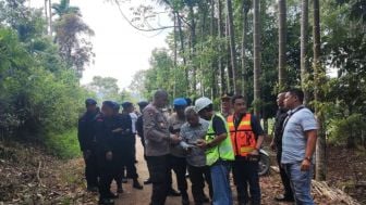 Terkendala Cuaca, Proses Evakuasi Heli Jatuh Rombongan Kapolda Jambi Berhenti Sementara