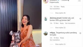 Wika Salim Bikin Salah Fokus Saat Buka Paket, Netizen Dibuat Resah