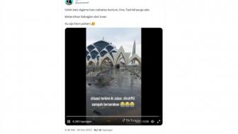 Masjid Al Jabar Dipenuhi Sampah, Netizen: Inilah Kalo Agama Baru Sebatas Kostum