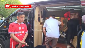 Berlaga Seperti Pemandu Perjalanan, Gaya Gibran Disorot, Tak Mau Masuk ke Mobil Sebelum Petinggi PSSI